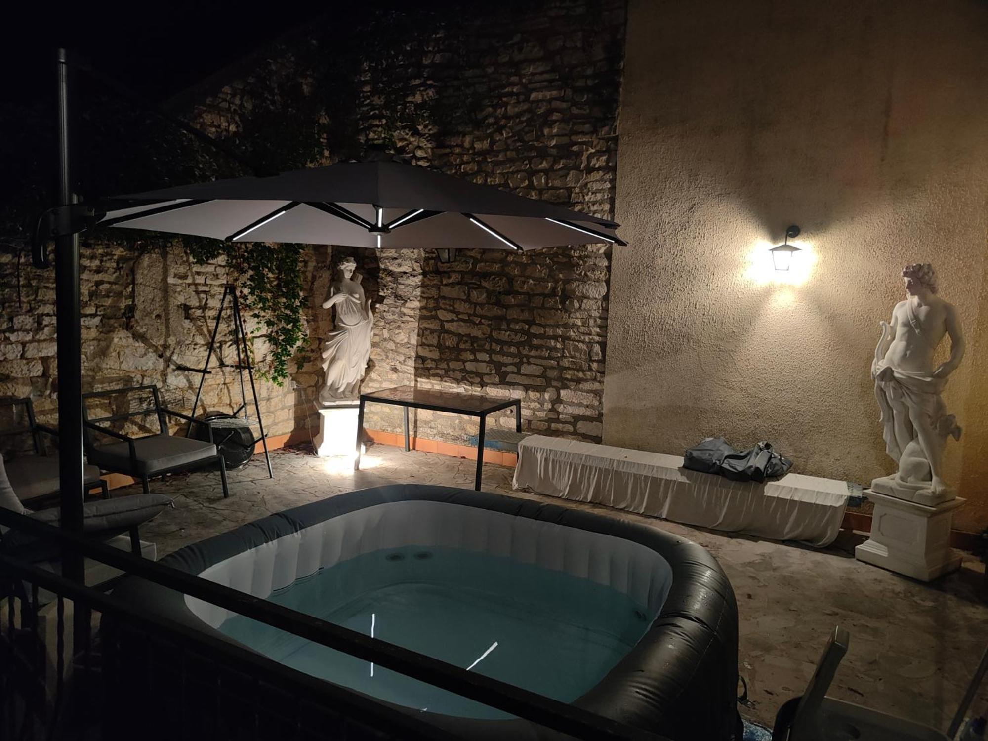 Bed and Breakfast La Taniere Des Tanneries Tonnerre Exterior foto